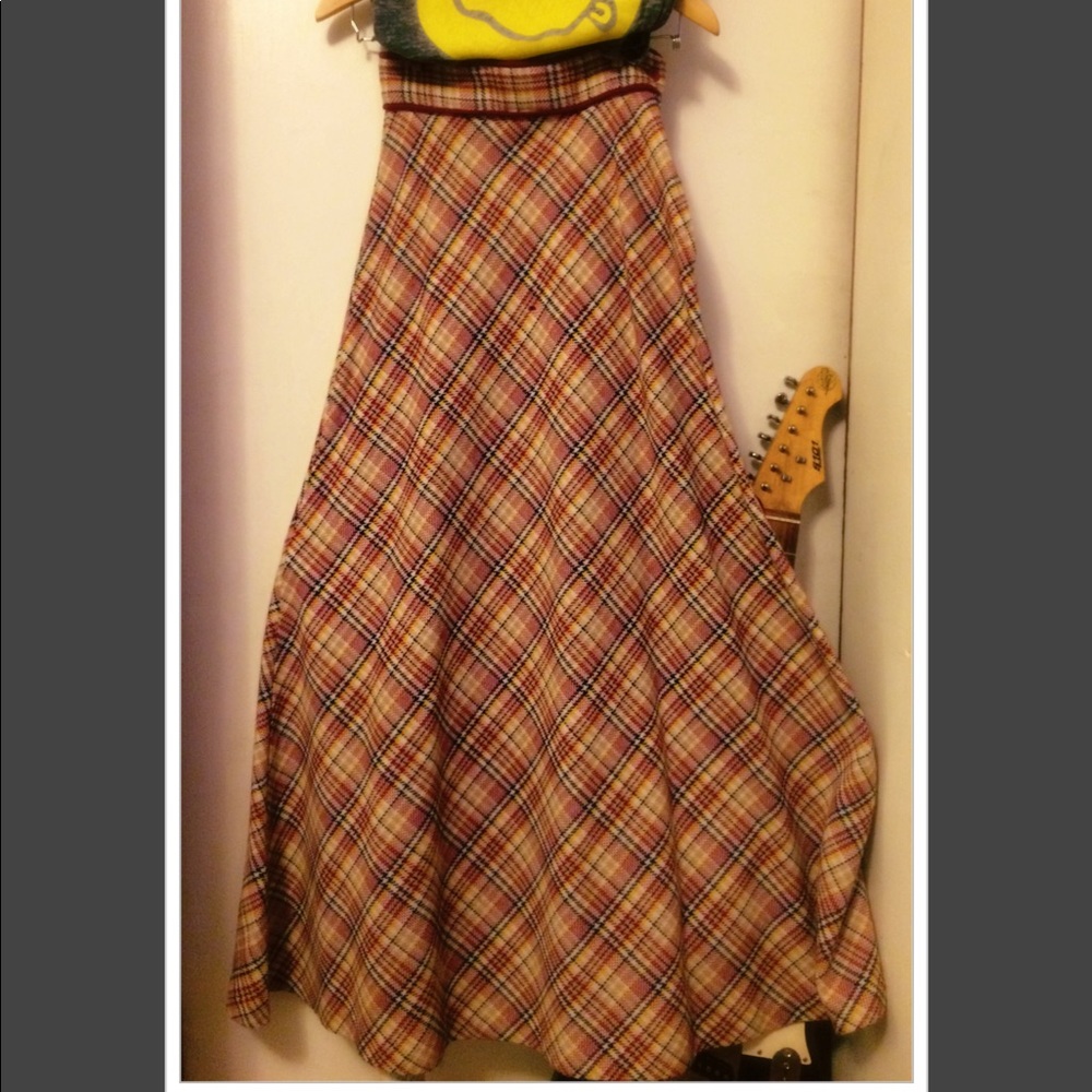 Vintage Plaid Wool Maxi Skirt - Warm & Stylish